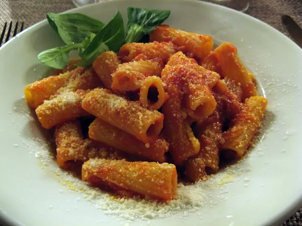 Mezze maniche all'amatriciana